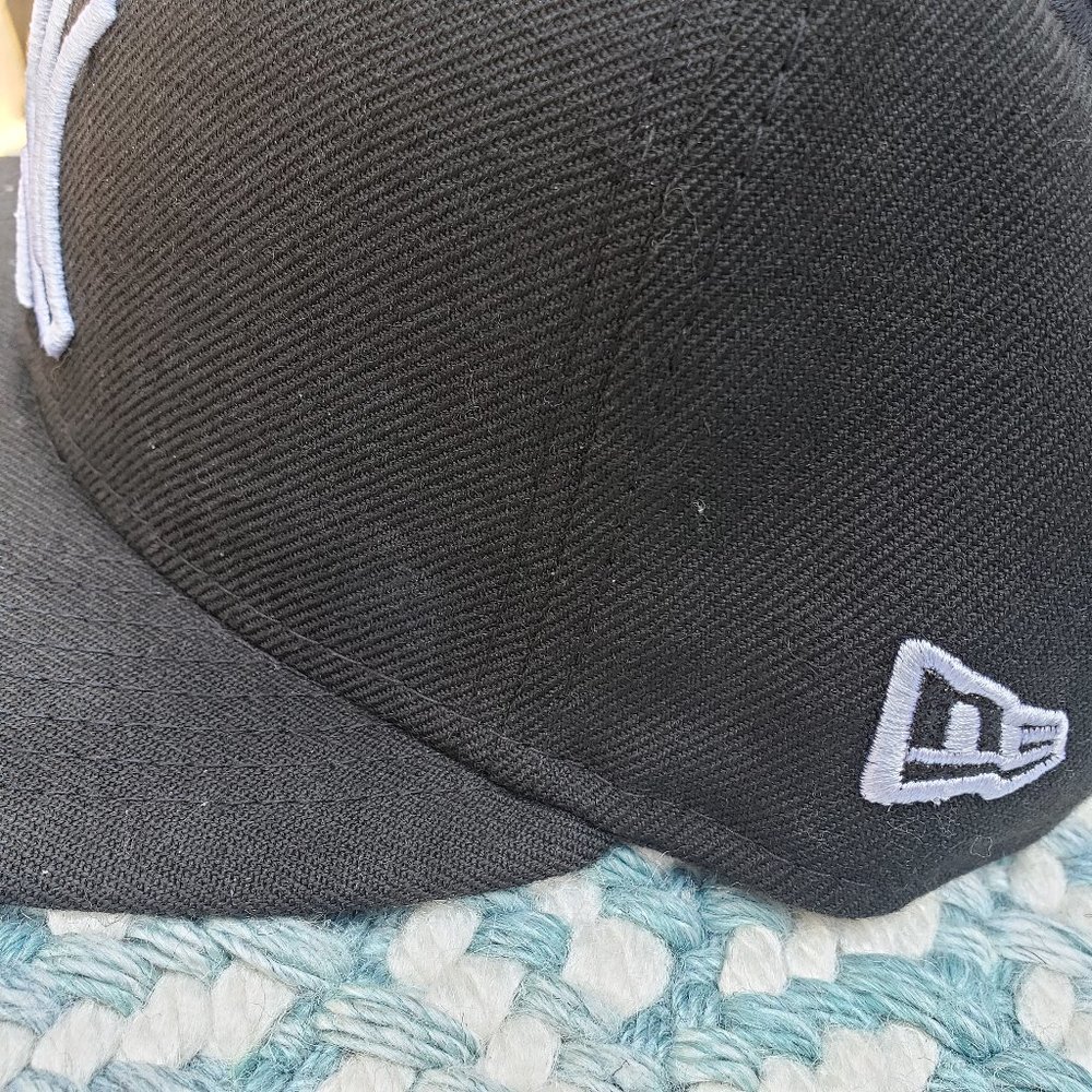 NEW ERA Black Glitter NY Snapback Hat! - Picture 10 of 16